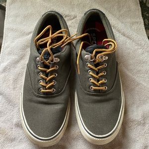 Mens canvas sperry shoes, gently used, size 10
